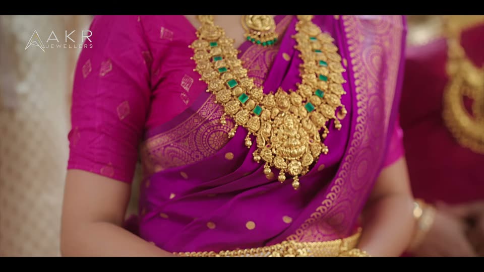 Jewellery product ad